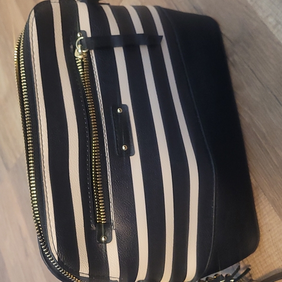 Purse - Picture 2 of 4